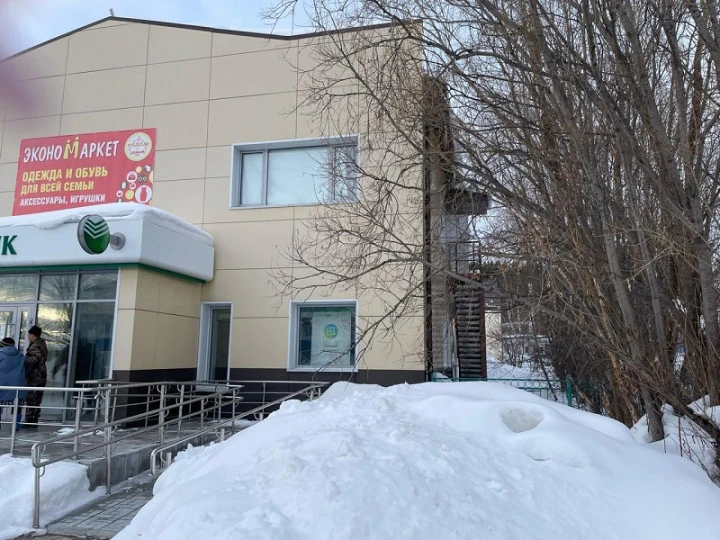 Нежилое помещение 1 этаж, общей площадью 86,87 кв. м, Земельный участок 1 175 кв. м, расположенный по адресу: ХМАО, р-н Октябрьский, пгт. Октябрьское, ул. Калинина, д. 41а.пом 2,